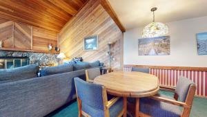 Mammoth Sierra Townhomes #23 condo