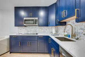 Sleek Coastal Abode 1 Block to Naples Beach!