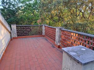 casa con bosco e vista mare