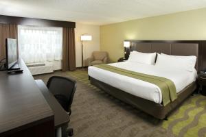 King Leisure room in Holiday Inn Wilkes Barre - East Mountain an IHG Hotel