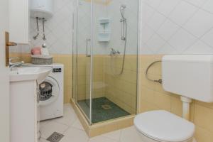 Apartments with parking space Vir - Kozjak, Vir - 23400