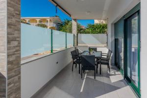 Apartments with parking space Vir - Kozjak, Vir - 23400