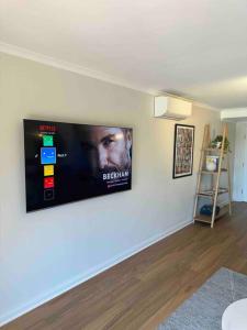 City fringe modern apartment with car parking