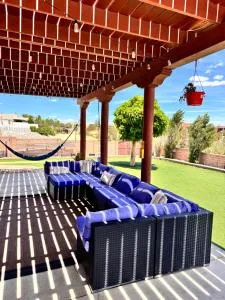 Casa Uva Beautiful Family Retreat with pool and views - Aztec