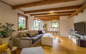 3 Bedroom Stunning Home In Czarny Mlyn