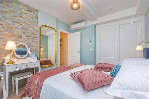 Three Musketeers Apartments Deluxe 