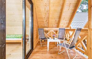 2 Bedroom Nice Home In Pobierowo