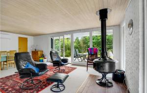 Gorgeous Home In Blåvand With Wifi