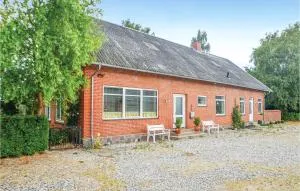 Three-Bedroom Holiday Home In Sakskobing - Øster Ulslev