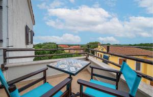 Cozy Apartment In Peroj With Wifi