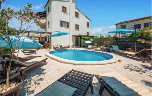 Cozy Apartment In Peroj With Wifi