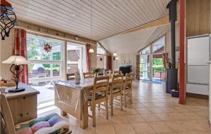 4 Bedroom Beautiful Home In Oksbøl