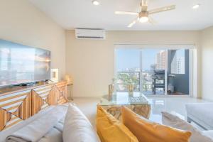 Elegante Condo a una Cuadra del Mar