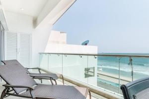 Paraíso Costero Elegante Condo con Vista al Mar