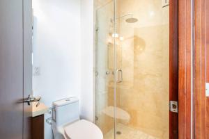 Paraíso Costero Elegante Condo con Vista al Mar