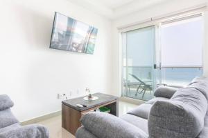 Paraíso Costero Elegante Condo con Vista al Mar