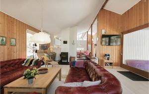 4 Bedroom Cozy Home In Nexø