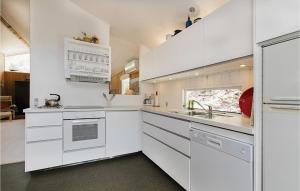 4 Bedroom Cozy Home In Nexø