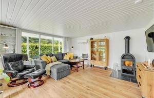 Cozy Home In Ulfborg With Kitchen