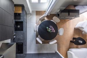 LB Vacation Rentals I Beautiful, Renovated Duplex with Swimming Pool