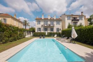 LB Vacation Rentals I Beautiful, Renovated Duplex with Swimming Pool