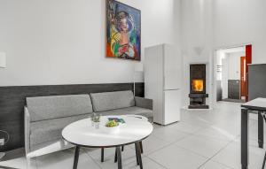 2 Bedroom Gorgeous Home In Grenaa