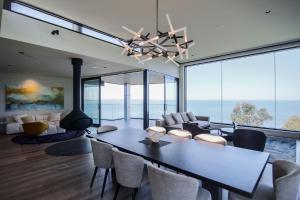 Somers Sanctuary - Clifftop Luxury with Pool & Sauna