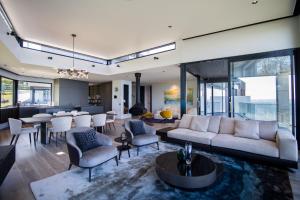 Somers Sanctuary - Clifftop Luxury with Pool & Sauna