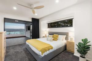 Ellerina Sea Vista Stunning views pool sauna and alfresco entertaining