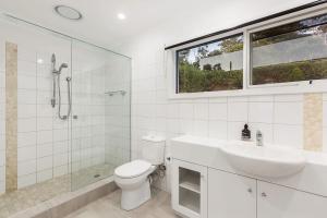 Ellerina Sea Vista Stunning views pool sauna and alfresco entertaining