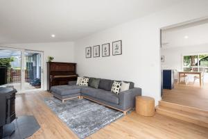 Blue Beachside - Luxe, Pet Friendly, Walk to Beach