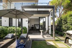 Studio One - Luxe Apartment, across from beach, walk to local shops