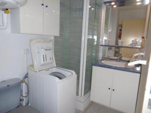 **Gruissan : T2 cosy avec piscine, parking privé, proche plage et commerces** - FR-1-796-8