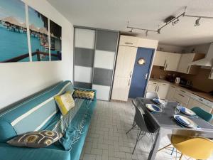 Gruissan: T3, 4 Pers, Piscine, Parking, Proche Commerce, Environnement Calme, Accès Plage - FR-1-796-14