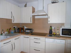 Gruissan: T3, 4 Pers, Piscine, Parking, Proche Commerce, Environnement Calme, Accès Plage - FR-1-796-14