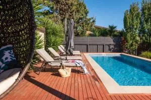 Sunrise Oasis Pool, Spa, Theatre Room - Rye