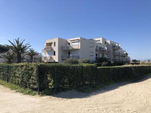 Studio Alcôve en Front de Mer avec Piscine, Terrasse et Parking à Saint Cyprien - FR-1-793-14