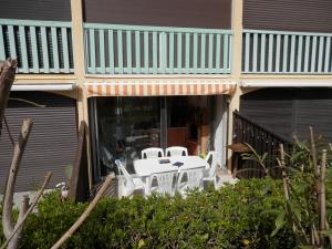 T2 RDC avec Terrasse, Piscine & Parking - Proche Vieux Village de Gruissan - FR-1-796-20