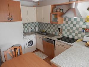 T2 RDC avec Terrasse, Piscine & Parking - Proche Vieux Village de Gruissan - FR-1-796-20