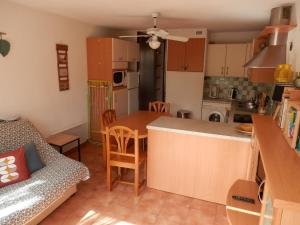 T2 RDC avec Terrasse, Piscine & Parking - Proche Vieux Village de Gruissan - FR-1-796-20