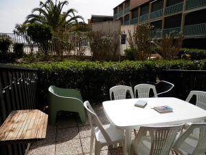 T2 RDC avec Terrasse, Piscine & Parking - Proche Vieux Village de Gruissan - FR-1-796-20
