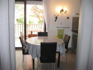Saint Cyprien - Agréable T2 Climatisé, Parking Privé, Balcon & Solarium, 300m Plage - FR-1-793-12