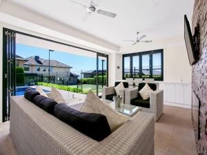 Vue de la Mer Luxe Retreat - Tennis, Pool, Views