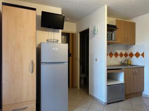 Joli T2 Climatisé avec Cour Privée et Parking, à 500m Plage et Port - Saint Cyprien - FR-1-793-2