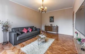 Stunning Apartment In Liznjan With Wifi