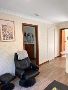 Emu Beach Chalets