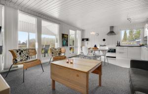 3 Bedroom Nice Home In Glesborg