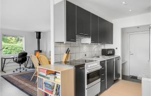 1 Bedroom Beautiful Home In Ølsted