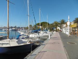 Studio spacieux à Gruissan - Parking - Vue port - Proche plage - FR-1-796-29