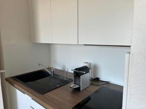 Studio Cabine 3 Pers avec Piscine, Parking, Balcon - Proche Plage et Commodités - FR-1-793-29